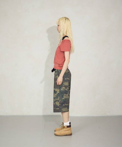 FTW(エフティダブリュー)の「PROCESSING WIDE NECK TOP(Tシャツ/カットソー・レディース・ベージュ/チャコールグレー/レッド・SMALL/MEDIUM)」の19枚目の写真