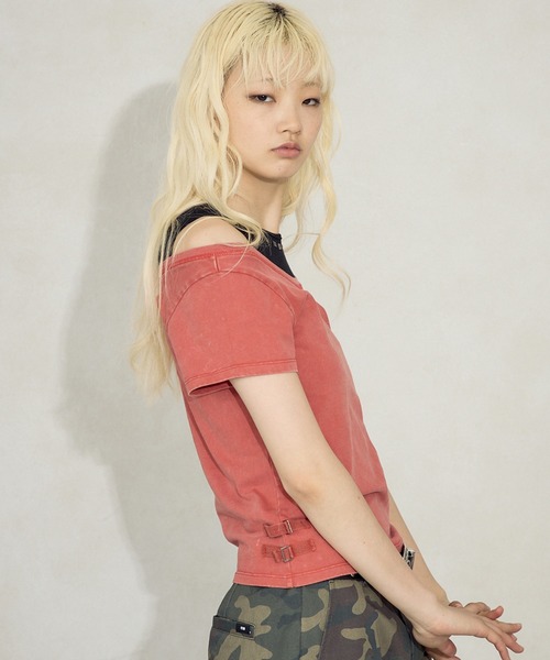 FTW(エフティダブリュー)の「PROCESSING WIDE NECK TOP(Tシャツ/カットソー・レディース・ベージュ/チャコールグレー/レッド・SMALL/MEDIUM)」の22枚目の写真