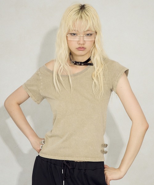 FTW(エフティダブリュー)の「PROCESSING WIDE NECK TOP(Tシャツ/カットソー・レディース・ベージュ/チャコールグレー/レッド・SMALL/MEDIUM)」の10枚目の写真