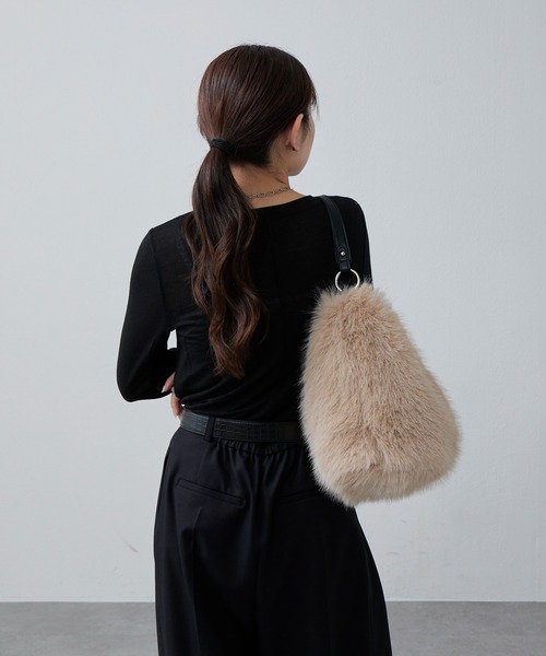 Lui's(ルイス)の「カシミヤソフトクルーネックニット(ニット/セーター・レディース・オフホワイト/ブラック/グレー/ライトグレー・FREE)」の6枚目の写真