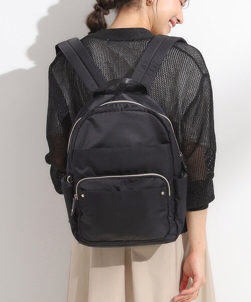 SHOO・LA・RUE（シューラルー）の「【撥水】整理整頓できちゃうリュック【低反発ショルダー】（バックパック/リュック・レディース・グレー/ブラック/ネイビー/ブラック系4・00）」の2枚目の写真