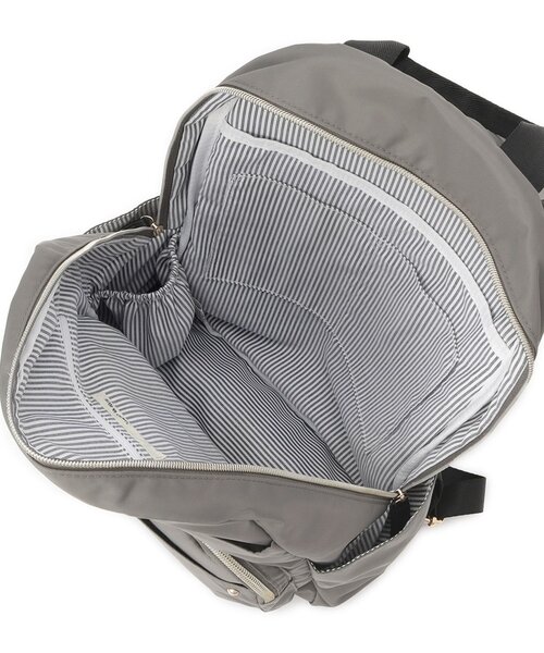 SHOO・LA・RUE（シューラルー）の「【撥水】整理整頓できちゃうリュック【低反発ショルダー】（バックパック/リュック・レディース・グレー/ブラック/ネイビー/ブラック系4・00）」の17枚目の写真