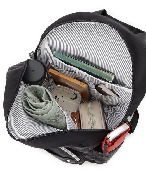 SHOO・LA・RUE（シューラルー）の「【撥水】整理整頓できちゃうリュック【低反発ショルダー】（バックパック/リュック・レディース・グレー/ブラック/ネイビー/ブラック系4・00）」の20枚目の写真