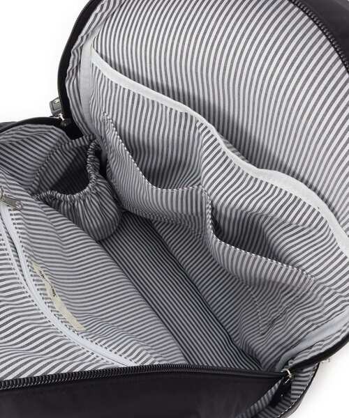 SHOO・LA・RUE（シューラルー）の「【撥水】整理整頓できちゃうリュック【低反発ショルダー】（バックパック/リュック・レディース・グレー/ブラック/ネイビー/ブラック系4・00）」の10枚目の写真