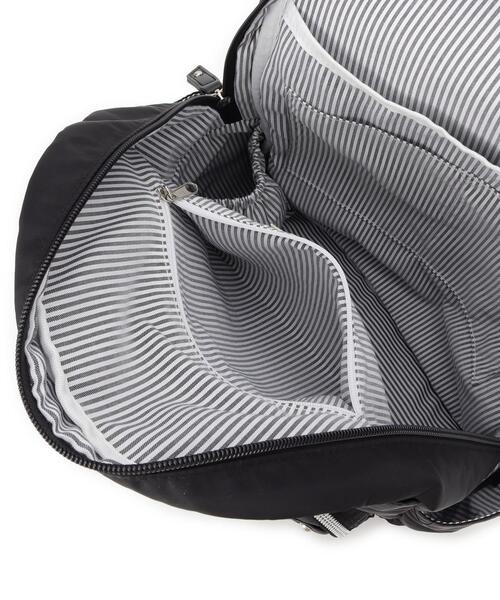 SHOO・LA・RUE（シューラルー）の「【撥水】整理整頓できちゃうリュック【低反発ショルダー】（バックパック/リュック・レディース・グレー/ブラック/ネイビー/ブラック系4・00）」の11枚目の写真