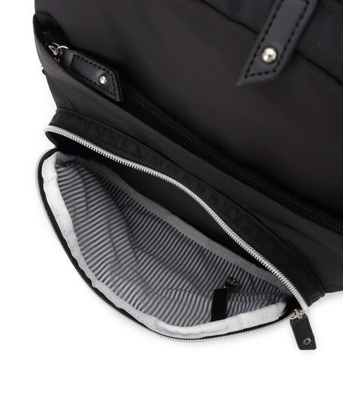 SHOO・LA・RUE（シューラルー）の「【撥水】整理整頓できちゃうリュック【低反発ショルダー】（バックパック/リュック・レディース・グレー/ブラック/ネイビー/ブラック系4・00）」の14枚目の写真