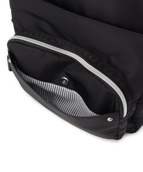 SHOO・LA・RUE（シューラルー）の「【撥水】整理整頓できちゃうリュック【低反発ショルダー】（バックパック/リュック・レディース・グレー/ブラック/ネイビー/ブラック系4・00）」の5枚目の写真