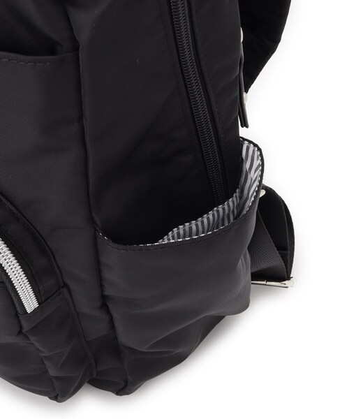 SHOO・LA・RUE（シューラルー）の「【撥水】整理整頓できちゃうリュック【低反発ショルダー】（バックパック/リュック・レディース・グレー/ブラック/ネイビー/ブラック系4・00）」の6枚目の写真