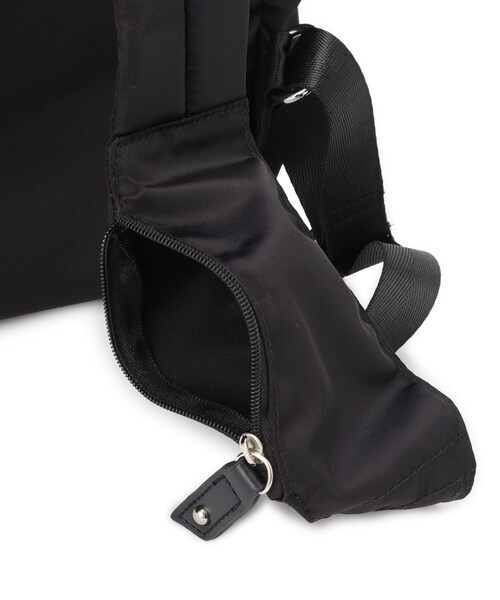 SHOO・LA・RUE（シューラルー）の「【撥水】整理整頓できちゃうリュック【低反発ショルダー】（バックパック/リュック・レディース・グレー/ブラック/ネイビー/ブラック系4・00）」の8枚目の写真