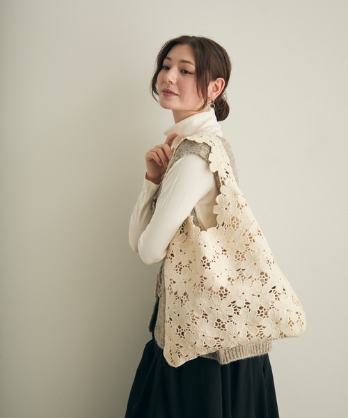 Lunea（ルネア）の「フラワーレーストートバッグ（トートバッグ・レディース・アイボリー/ブラック・FREE）」の2枚目の写真