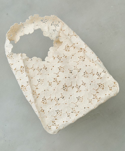 Lunea（ルネア）の「フラワーレーストートバッグ（トートバッグ・レディース・アイボリー/ブラック・FREE）」の5枚目の写真