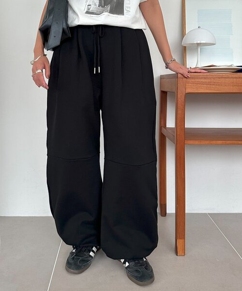 DISCOAT(ディスコート)の「【ユニセックス】ワンポイント刺繍バレルレッグスウェットパンツ(スウェットパンツ・レディース・ブラウン/グレー/ブラック・MEDIUM/LARGE)」の7枚目の写真