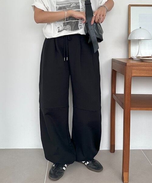 DISCOAT(ディスコート)の「【ユニセックス】ワンポイント刺繍バレルレッグスウェットパンツ(スウェットパンツ・レディース・ブラウン/グレー/ブラック・MEDIUM/LARGE)」の9枚目の写真