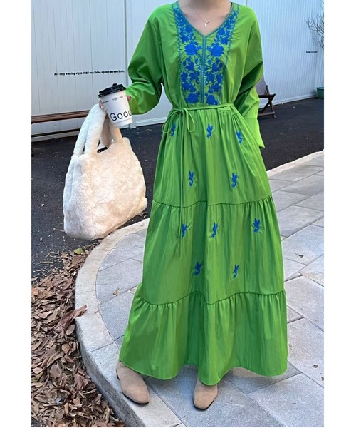 FAVORITO(ファヴォリート)の「リボン刺繍長袖ワンピース(ワンピース・レディース・ブラック/オレンジ/ベージュ/ブルー/グリーン/ホワイト・F)」の5枚目の写真