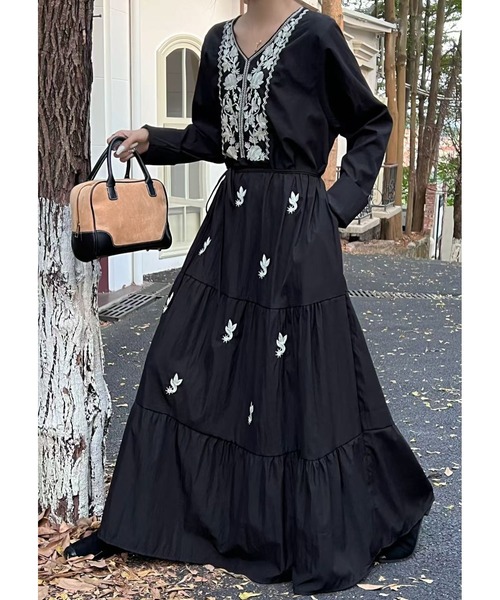 FAVORITO(ファヴォリート)の「リボン刺繍長袖ワンピース(ワンピース・レディース・ブラック/オレンジ/ベージュ/ブルー/グリーン/ホワイト・F)」の3枚目の写真