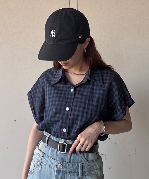 ISOOK(アイスー)の「【ISOOK / アイスー】シアーチェック半袖シャツ / チェックシャツ シアーシャツ シアートップス コンパクトシャツ 柄シャツ シースルー レギュラーカラー ショート丈 クロップド丈 短丈 半袖 チェック柄 ブルー アイボリー ネイビー 青 白 紺 ZOZOTOWN限定(シャツ/ブラウス・レディース・ブルー/ホワイト/ネイビー・FREE)」の3枚目の写真