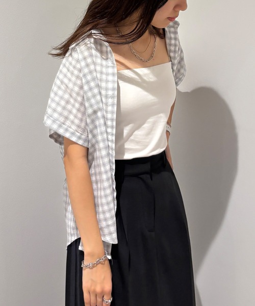 ISOOK(アイスー)の「【ISOOK / アイスー】シアーチェック半袖シャツ / チェックシャツ シアーシャツ シアートップス コンパクトシャツ 柄シャツ シースルー レギュラーカラー ショート丈 クロップド丈 短丈 半袖 チェック柄 ブルー アイボリー ネイビー 青 白 紺 ZOZOTOWN限定(シャツ/ブラウス・レディース・ブルー/ホワイト/ネイビー・FREE)」の2枚目の写真
