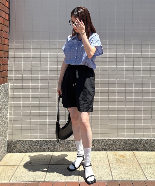 ISOOK(アイスー)の「【ISOOK / アイスー】シアーチェック半袖シャツ / チェックシャツ シアーシャツ シアートップス コンパクトシャツ 柄シャツ シースルー レギュラーカラー ショート丈 クロップド丈 短丈 半袖 チェック柄 ブルー アイボリー ネイビー 青 白 紺 ZOZOTOWN限定(シャツ/ブラウス・レディース・ブルー/ホワイト/ネイビー・FREE)」の8枚目の写真