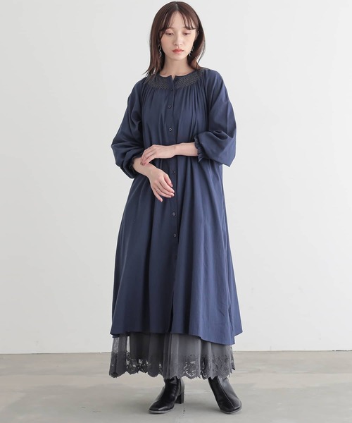 n'OrLABEL(ノアールレーベル)の「『スモッキング刺繍ストライプワンピース』(ワンピース・レディース・オフホワイト/ネイビー/オレンジ・2/1)」の2枚目の写真