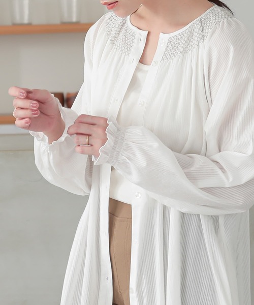 n'OrLABEL(ノアールレーベル)の「『スモッキング刺繍ストライプワンピース』(ワンピース・レディース・オフホワイト/ネイビー/オレンジ・2/1)」の19枚目の写真