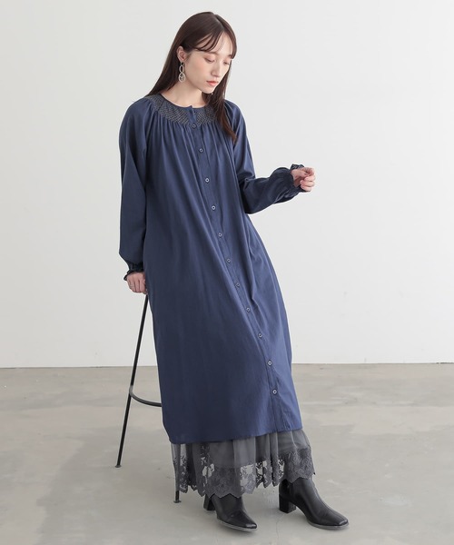 n'OrLABEL(ノアールレーベル)の「『スモッキング刺繍ストライプワンピース』(ワンピース・レディース・オフホワイト/ネイビー/オレンジ・2/1)」の22枚目の写真