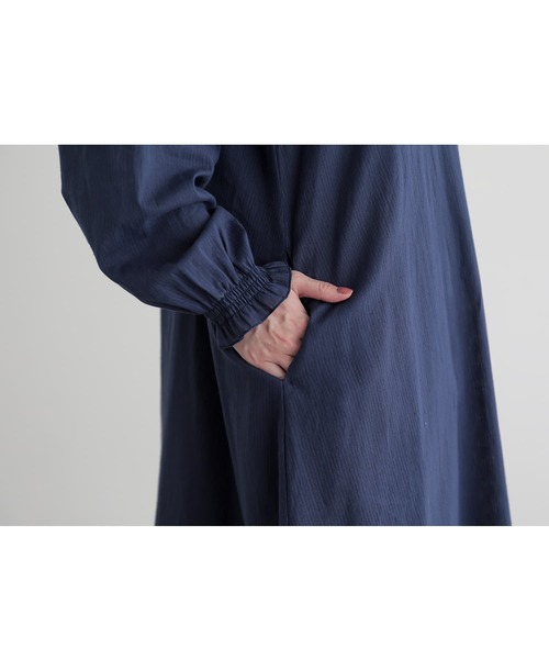 n'OrLABEL(ノアールレーベル)の「『スモッキング刺繍ストライプワンピース』(ワンピース・レディース・オフホワイト/ネイビー/オレンジ・2/1)」の13枚目の写真