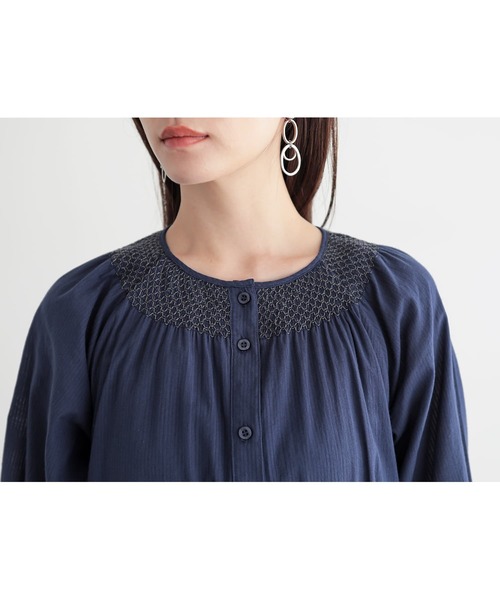 n'OrLABEL(ノアールレーベル)の「『スモッキング刺繍ストライプワンピース』(ワンピース・レディース・オフホワイト/ネイビー/オレンジ・2/1)」の14枚目の写真