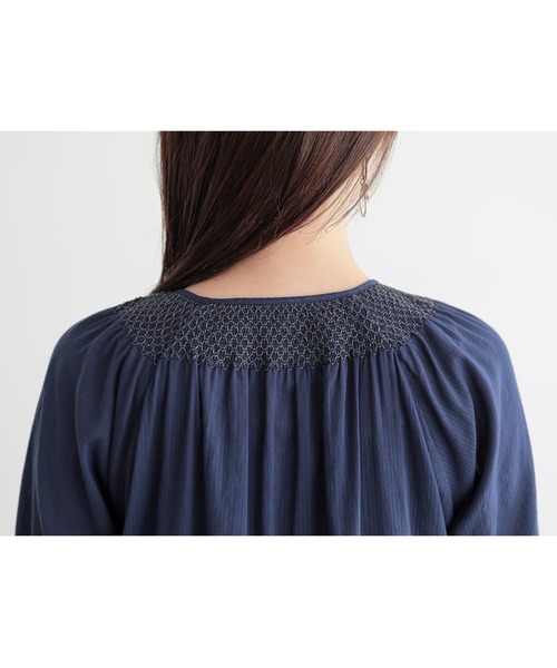 n'OrLABEL(ノアールレーベル)の「『スモッキング刺繍ストライプワンピース』(ワンピース・レディース・オフホワイト/ネイビー/オレンジ・2/1)」の15枚目の写真