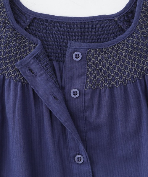 n'OrLABEL(ノアールレーベル)の「『スモッキング刺繍ストライプワンピース』(ワンピース・レディース・オフホワイト/ネイビー/オレンジ・2/1)」の9枚目の写真