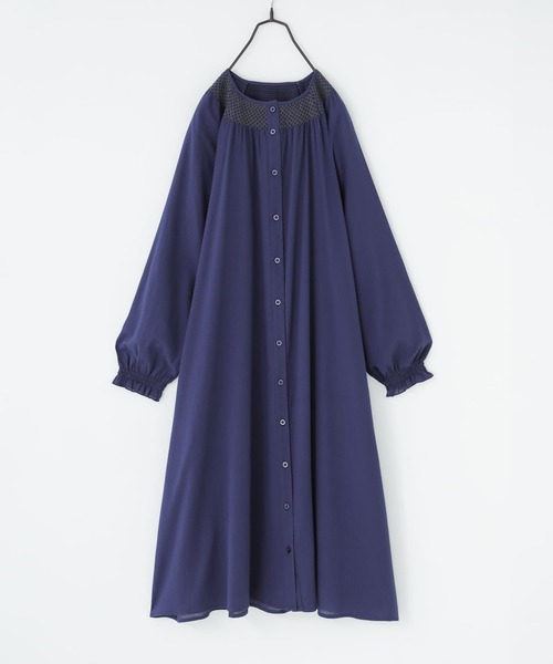 n'OrLABEL(ノアールレーベル)の「『スモッキング刺繍ストライプワンピース』(ワンピース・レディース・オフホワイト/ネイビー/オレンジ・2/1)」の4枚目の写真