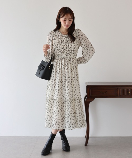 BLUEEAST(ブルーイースト)の「花柄シャーリングワンピース(ワンピース・レディース・ブラック/アイボリー・MEDIUM)」の22枚目の写真