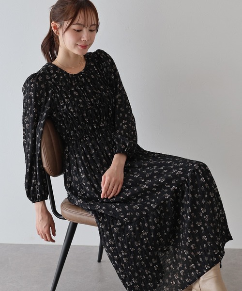 BLUEEAST(ブルーイースト)の「花柄シャーリングワンピース(ワンピース・レディース・ブラック/アイボリー・MEDIUM)」の17枚目の写真
