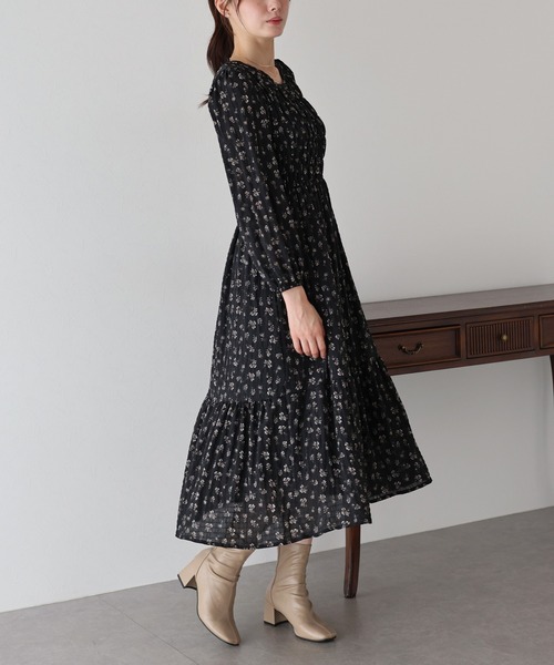 BLUEEAST(ブルーイースト)の「花柄シャーリングワンピース(ワンピース・レディース・ブラック/アイボリー・MEDIUM)」の21枚目の写真
