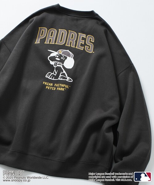 FREAK'S STORE(フリークスストア)の「限定展開 MLB×PEANUTS 別注 ビッグシルエット バックプリント クルーネックスウェット/PADRES(スウェット・メンズ・スミクロ/ブラウン/アッシュグレー・SMALL/MEDIUM/LARGE)」の2枚目の写真