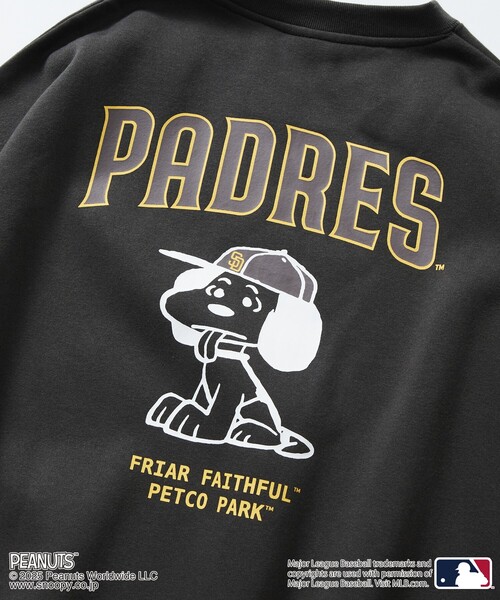 FREAK'S STORE(フリークスストア)の「限定展開 MLB×PEANUTS 別注 ビッグシルエット バックプリント クルーネックスウェット/PADRES(スウェット・メンズ・スミクロ/ブラウン/アッシュグレー・SMALL/MEDIUM/LARGE)」の13枚目の写真