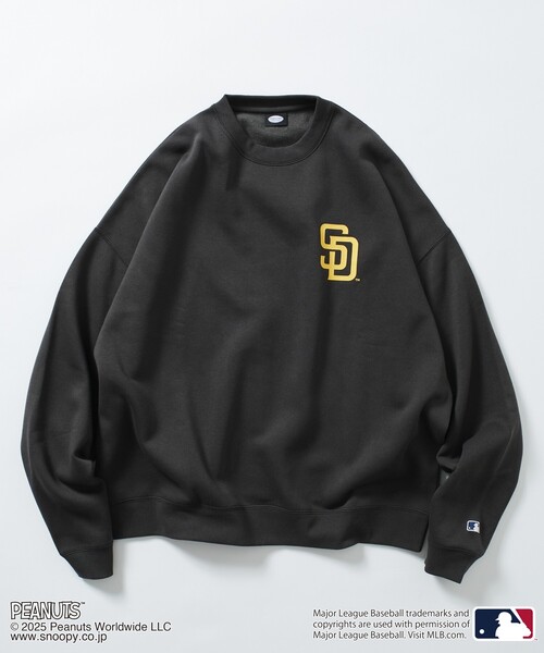 FREAK'S STORE(フリークスストア)の「限定展開 MLB×PEANUTS 別注 ビッグシルエット バックプリント クルーネックスウェット/PADRES(スウェット・メンズ・スミクロ/ブラウン/アッシュグレー・SMALL/MEDIUM/LARGE)」の15枚目の写真