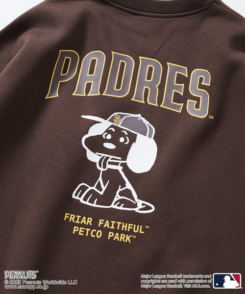 FREAK'S STORE(フリークスストア)の「限定展開 MLB×PEANUTS 別注 ビッグシルエット バックプリント クルーネックスウェット/PADRES(スウェット・メンズ・スミクロ/ブラウン/アッシュグレー・SMALL/MEDIUM/LARGE)」の19枚目の写真