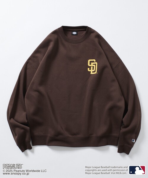 FREAK'S STORE(フリークスストア)の「限定展開 MLB×PEANUTS 別注 ビッグシルエット バックプリント クルーネックスウェット/PADRES(スウェット・メンズ・スミクロ/ブラウン/アッシュグレー・SMALL/MEDIUM/LARGE)」の21枚目の写真