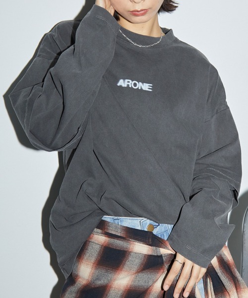 Anchor Smith(アンカー スミス)の「ヴィンテージ加工ピグメント レイヤード風アーチロゴカレッジプリントロンT(Tシャツ/カットソー・レディース・ブラック系1/ネイビー/ブラック系2/レッド・L/M)」の1枚目の写真