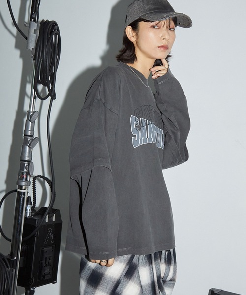 Anchor Smith(アンカー スミス)の「ヴィンテージ加工ピグメント レイヤード風アーチロゴカレッジプリントロンT(Tシャツ/カットソー・レディース・ブラック系1/ネイビー/ブラック系2/レッド・L/M)」の6枚目の写真