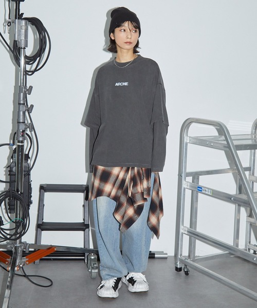 Anchor Smith(アンカー スミス)の「ヴィンテージ加工ピグメント レイヤード風アーチロゴカレッジプリントロンT(Tシャツ/カットソー・レディース・ブラック系1/ネイビー/ブラック系2/レッド・L/M)」の19枚目の写真