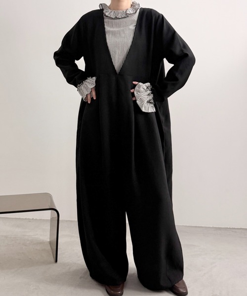 Libra Cue(リブラ キュー)の「ロングスリーブ2wayオールインワン(サロペット/オーバーオール・レディース・ブラック/ベージュ・1/2)」の8枚目の写真