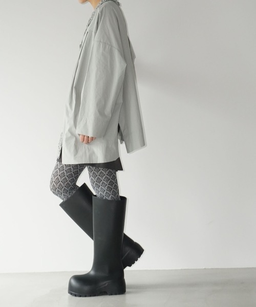 chuclla（チュクラ）の「フリルネック リラックスブラウス chw25a061（シャツ/ブラウス・レディース・スモーキーグリーン系/ホワイト・FREE）」の4枚目の写真