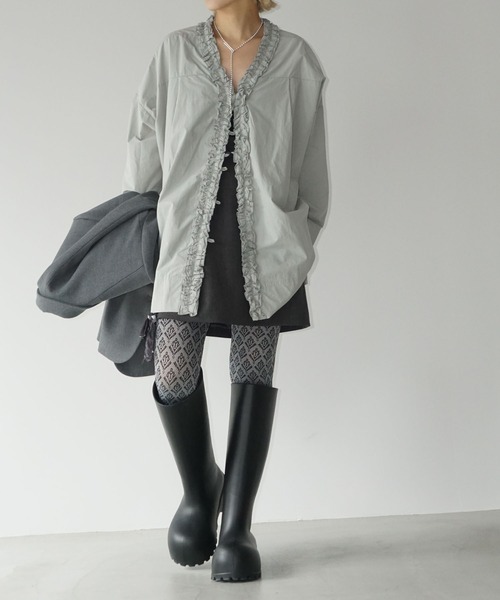 chuclla（チュクラ）の「フリルネック リラックスブラウス chw25a061（シャツ/ブラウス・レディース・スモーキーグリーン系/ホワイト・FREE）」の6枚目の写真