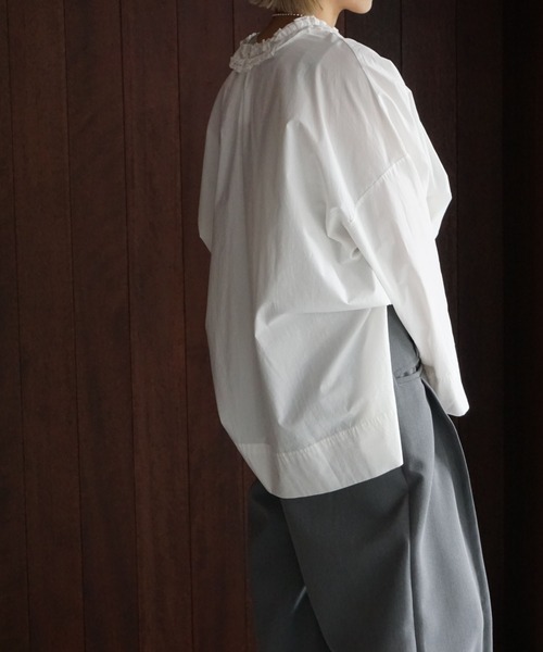 chuclla（チュクラ）の「フリルネック リラックスブラウス chw25a061（シャツ/ブラウス・レディース・スモーキーグリーン系/ホワイト・FREE）」の14枚目の写真