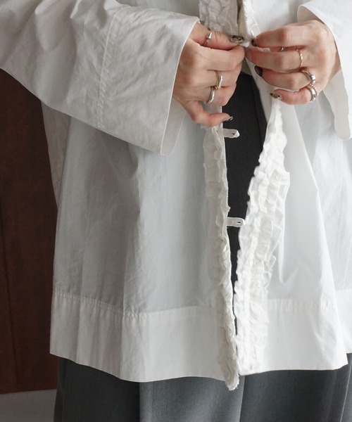 chuclla（チュクラ）の「フリルネック リラックスブラウス chw25a061（シャツ/ブラウス・レディース・スモーキーグリーン系/ホワイト・FREE）」の13枚目の写真