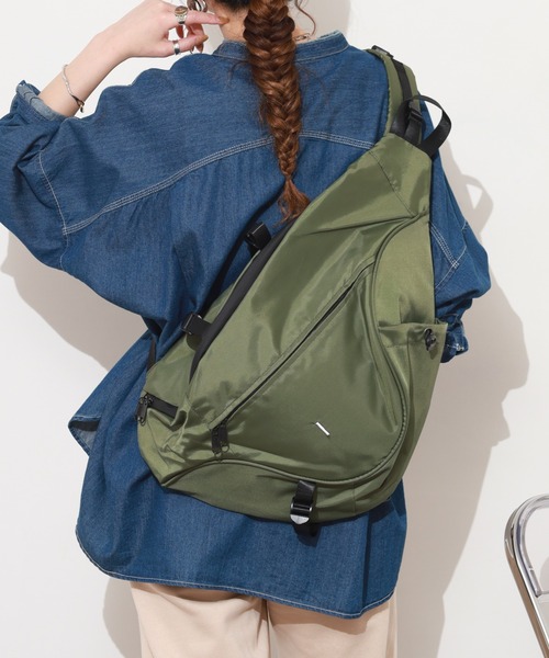 crossi(クロッシー)の「マルチポケットワンショルダー ボディバッグ(ショルダーバッグ・レディース・ブラック/グレー/グリーン・FREE)」の3枚目の写真