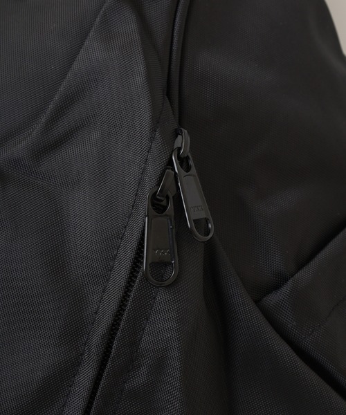 crossi(クロッシー)の「マルチポケットワンショルダー ボディバッグ(ショルダーバッグ・レディース・ブラック/グレー/グリーン・FREE)」の8枚目の写真