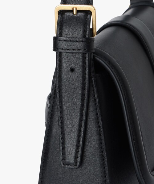 agnes b.（アニエスベー）の「レザー ミディアム ショルダーバッグ"Ingrid" ZAS04-01（ショルダーバッグ・レディース・ブラック・FREE）」の6枚目の写真