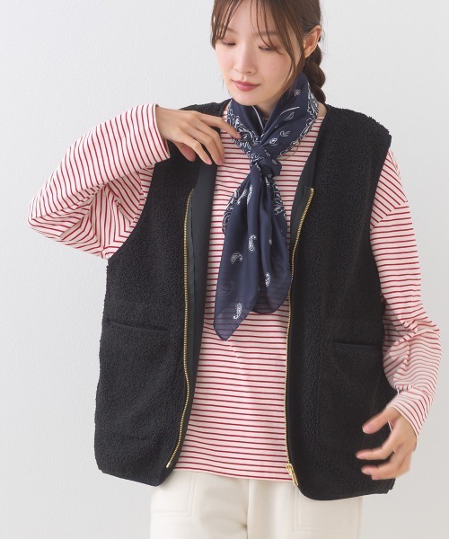 OMNES（オムネス）の「ボア深Vネックジップアップベスト（ベスト・レディース・オフホワイト/ブラック・FREE）」の2枚目の写真